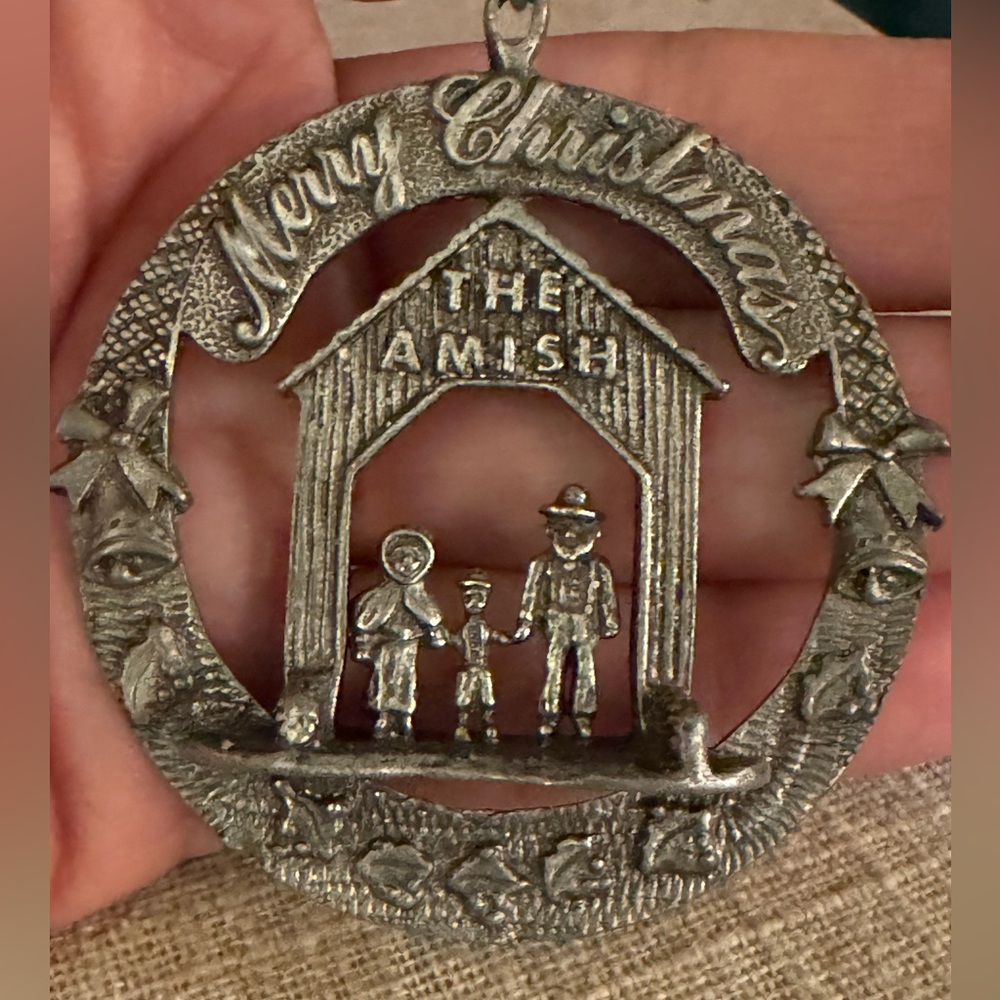 Christmas Ornament pewter Merry Christmas the Amish 2.5” excellent detail (c42)